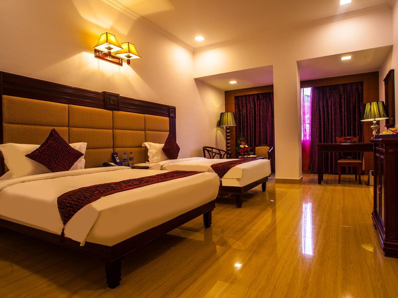 Golden Chariot Vasai Hotel Bagian luar foto
