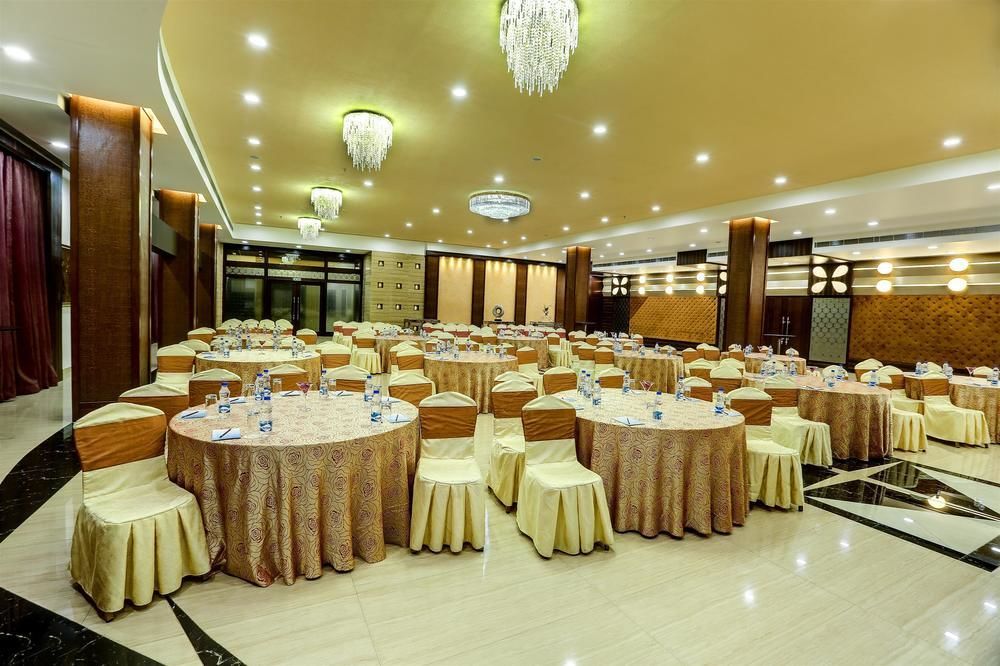 Golden Chariot Vasai Hotel Bagian luar foto