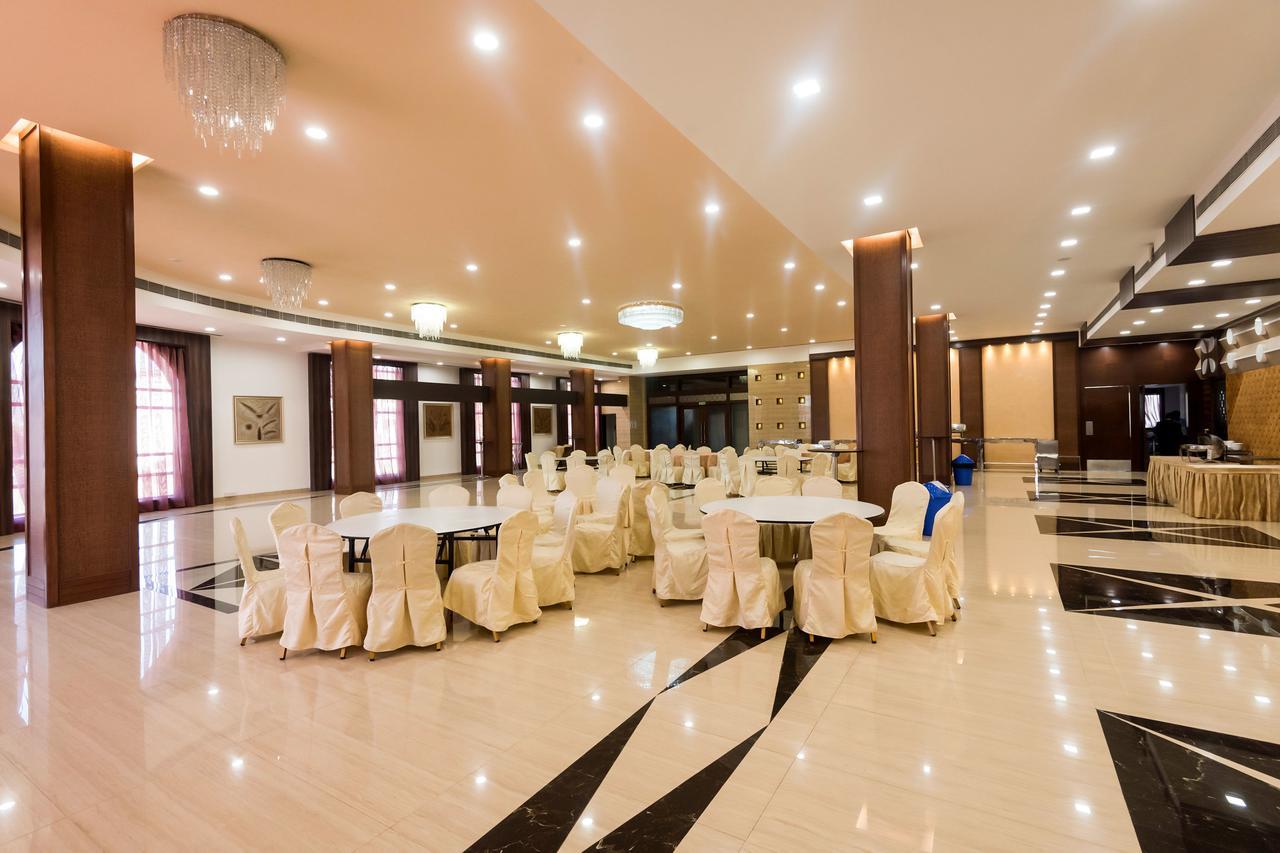 Golden Chariot Vasai Hotel Bagian luar foto