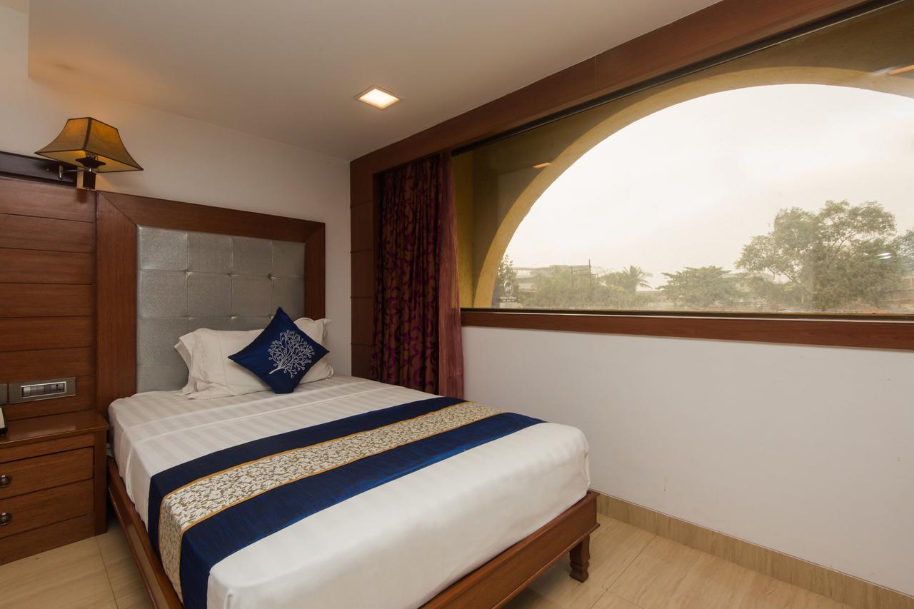 Golden Chariot Vasai Hotel Bagian luar foto