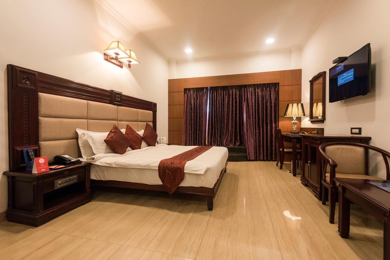 Golden Chariot Vasai Hotel Bagian luar foto