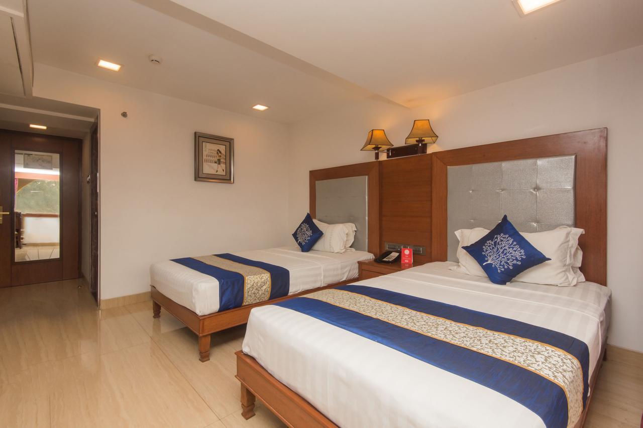 Golden Chariot Vasai Hotel Bagian luar foto