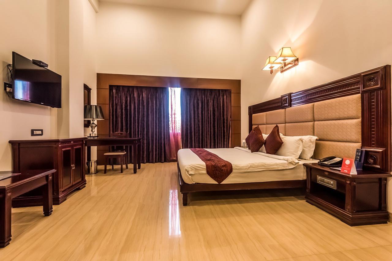 Golden Chariot Vasai Hotel Bagian luar foto