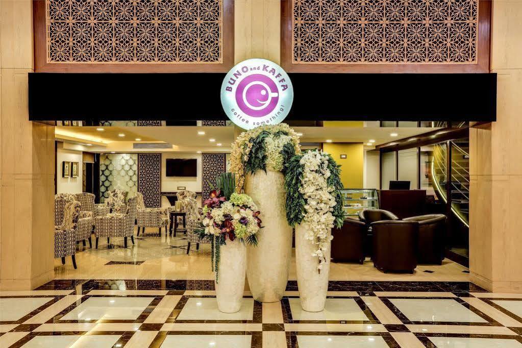 Golden Chariot Vasai Hotel Bagian luar foto