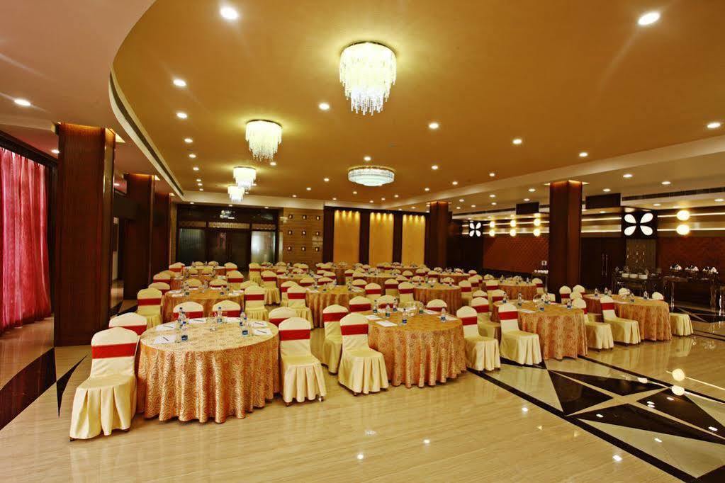 Golden Chariot Vasai Hotel Bagian luar foto