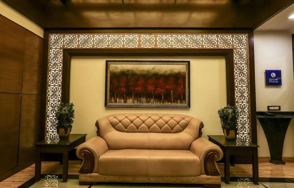 Golden Chariot Vasai Hotel Bagian luar foto