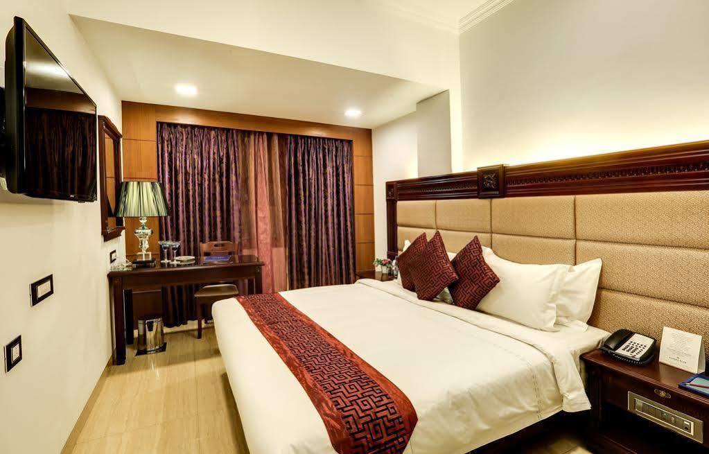Golden Chariot Vasai Hotel Bagian luar foto